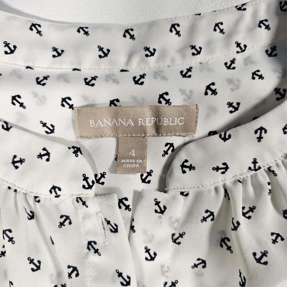 Banana Republic‎ Sleeveless Blouse Women's Size 4 White Anchor Print Lightweight